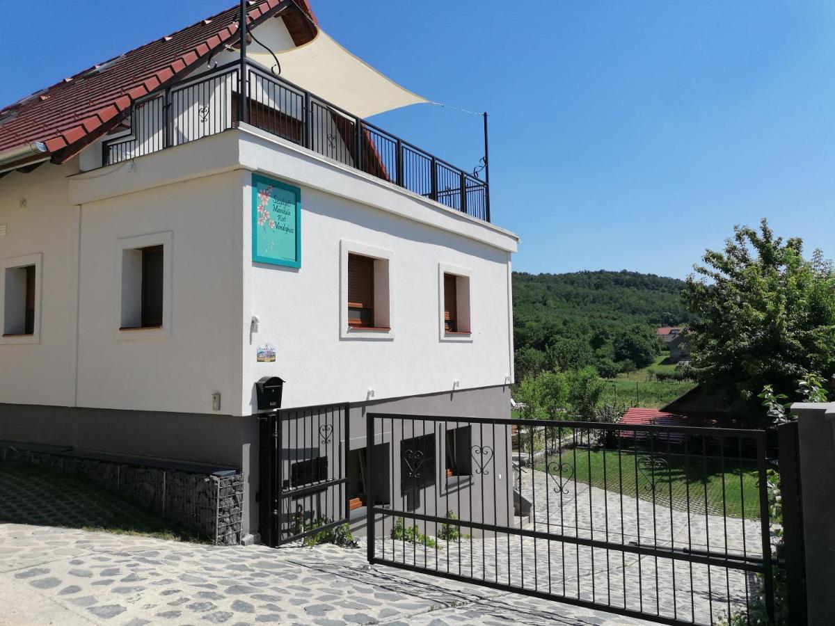 Szigligeti Mandula Kert Vendégház Exterior foto